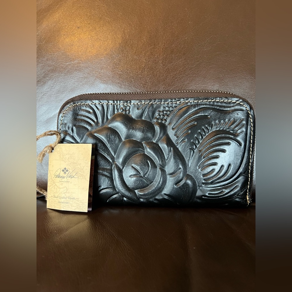 NWT Patricia Nash Biscay Black Tooled Leather Wallet